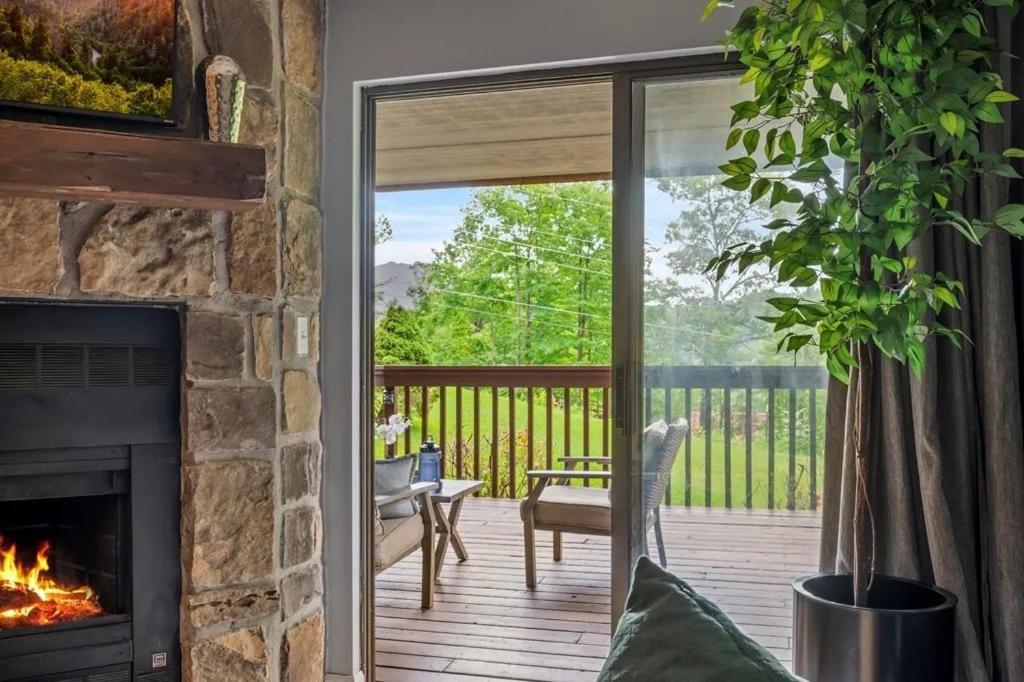 Views & Fireplace - Minutes To Gburg And Ober - Condo Gatlinburg Exterior foto